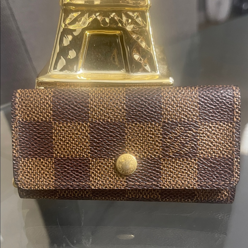 LV Damier Keyholder